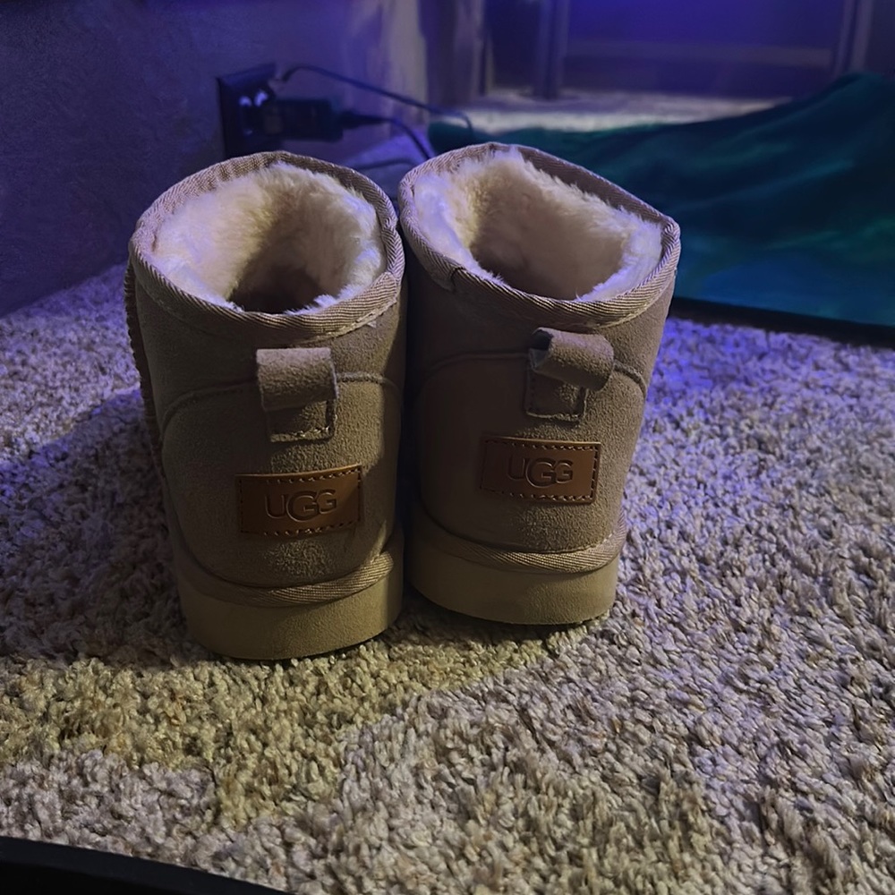 Size 9 UGG Ultra Mini good condition!